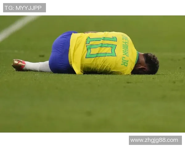 足球明星伤病瞬间高清图集展现运动员坚韧与不屈的精神力量