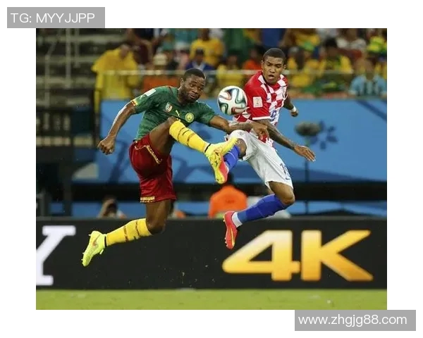 足球明星在异国街头展现绝技引发热烈围观与欢呼声